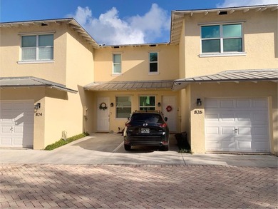 Located in an upscale, relaxed, coastal beach town of East - photo 3