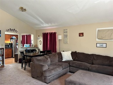 Bright & cheery 5 bedroom, 2 1/2 bath Hi-ranch tucked away in - photo 14