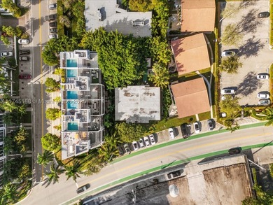 Income-producing 4-unit STR multifamily with prime redevelopment - photo 24