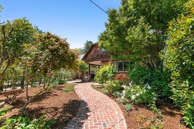 Rich in character & timeless appeal, this Arts & Crafts-style - photo 2