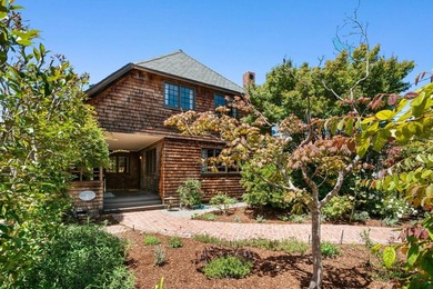 Rich in character & timeless appeal, this Arts & Crafts-style - photo 3