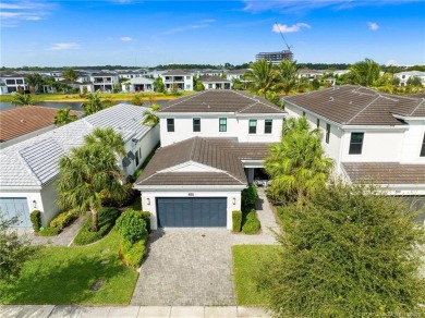 Lake Home For Sale in Palm Beach Gardens, Florida
