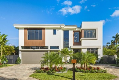 Located just two blocks from Boca's coveted South Beach, this - photo 2