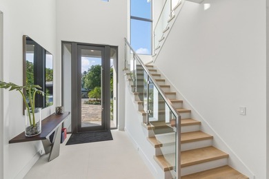 Located just two blocks from Boca's coveted South Beach, this - photo 4