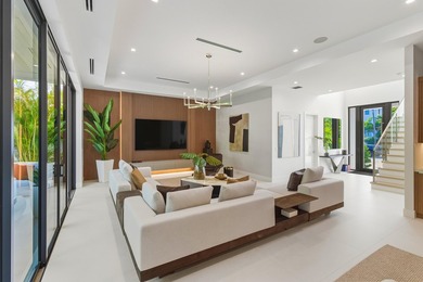 Located just two blocks from Boca's coveted South Beach, this - photo 5