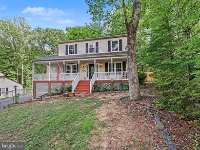 Move-In Ready 3BR, 2 Full & 2 Half Bath, Three-Level Colonial on - photo 2
