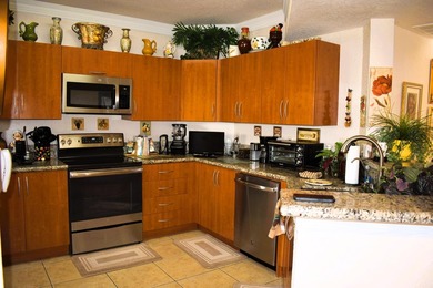 Great 3 Bedroom Corner Unit with 2 Car Garage at The Belmont! - photo 7