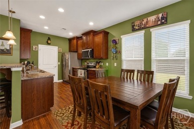 Thoughtfully designed 3 bedroom, 2.5 bath home with a flexible - photo 9
