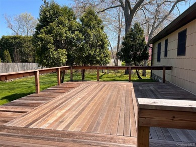 Charming Farm Ranch in the Heart of Hampton Bays Nestled on a - photo 12
