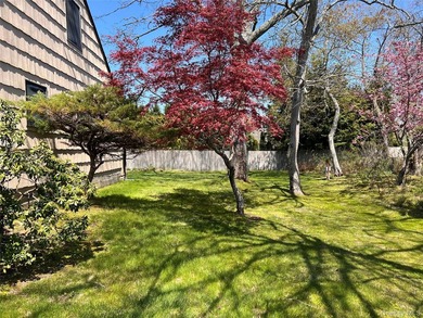 Charming Farm Ranch in the Heart of Hampton Bays Nestled on a - photo 15