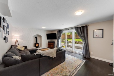 Welcome to this immaculate Valleycliffe home backing onto - photo 15