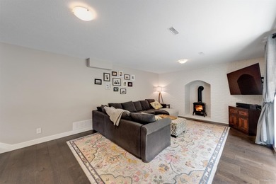 Welcome to this immaculate Valleycliffe home backing onto - photo 16