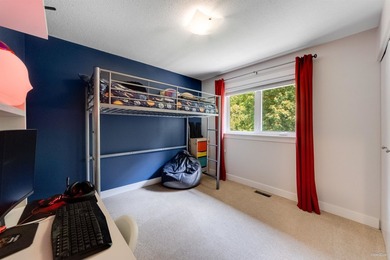 Welcome to this immaculate Valleycliffe home backing onto - photo 20