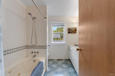 Welcome to this immaculate Valleycliffe home backing onto - photo 26