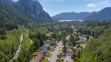 Welcome to this immaculate Valleycliffe home backing onto - photo 38