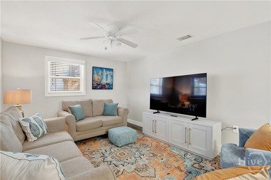 Adorable and move-in ready, this charming 4 BR, 2 BA single - photo 3