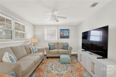 Adorable and move-in ready, this charming 4 BR, 2 BA single - photo 4