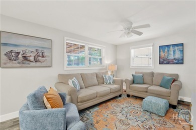 Adorable and move-in ready, this charming 4 BR, 2 BA single - photo 6