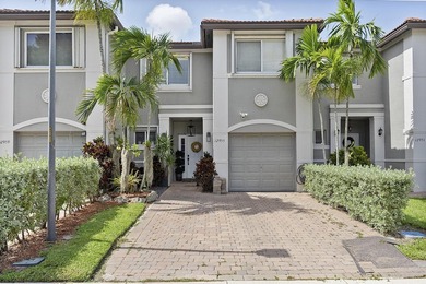 Beautiful 3-bedroom, 2.5-bath townhouse in the highly - photo 1