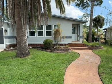 Bright, spacious TURN KEY, stucco home with a versatile layout & - photo 2