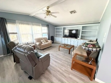 Bright, spacious TURN KEY, stucco home with a versatile layout & - photo 3