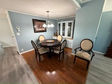 Bright, spacious TURN KEY, stucco home with a versatile layout & - photo 5