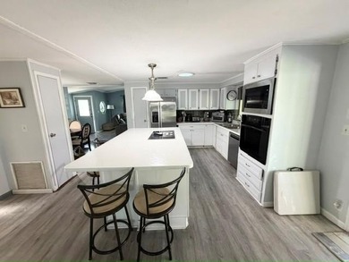 Bright, spacious TURN KEY, stucco home with a versatile layout & - photo 8