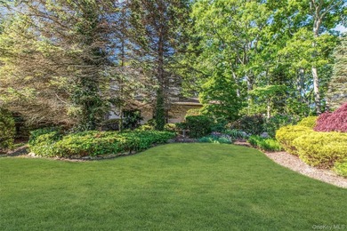 Custom 3 bedroom, 1.5 bath Colonial in the heart of Sayville! - photo 2