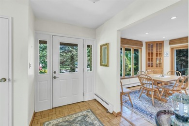 Custom 3 bedroom, 1.5 bath Colonial in the heart of Sayville! - photo 4