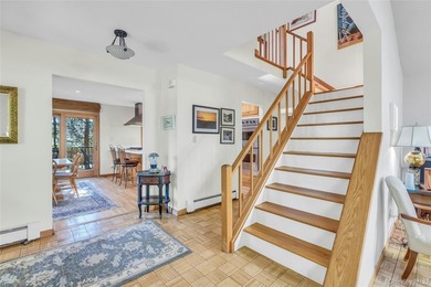 Custom 3 bedroom, 1.5 bath Colonial in the heart of Sayville! - photo 5