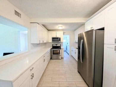 Welcome to this charming 3/2 detached residence in the Progresso - photo 2