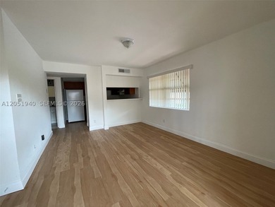1/1 second floor NO ELEVATOR, freshly painted, second floor, new - photo 8