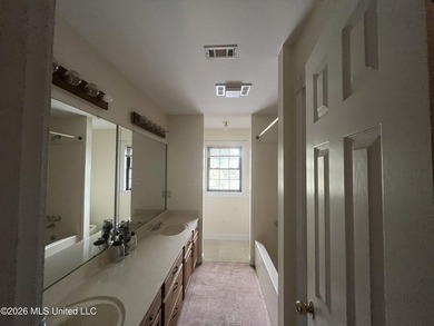 Welcome to this spacious and beautifully appointed 5-bedroom - photo 11