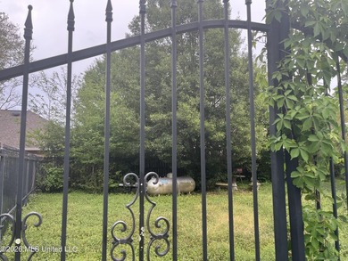 Welcome to this spacious and beautifully appointed 5-bedroom - photo 13