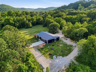 This extraordinary private compound delivers the ultimate Ozark - photo 8