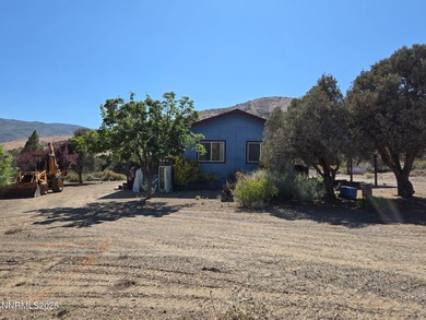 Enjoy the peace and quiet of Topaz Ranch Estate living. This - photo 4