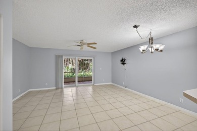 Beautifully updated coastal living just minutes from the ocean - photo 4