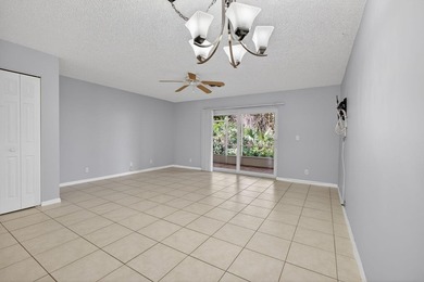 Beautifully updated coastal living just minutes from the ocean - photo 5