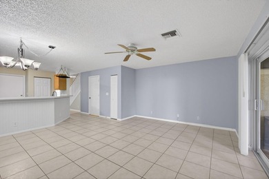 Beautifully updated coastal living just minutes from the ocean - photo 7