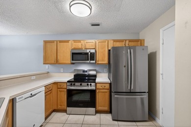 Beautifully updated coastal living just minutes from the ocean - photo 10