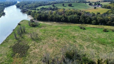 Hickory Island is a private island consisting of 53 acres - photo 2