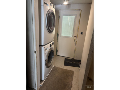 Discover this diamond in the rough manufactured home on a - photo 11