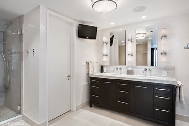 CALLING ALL WINE ENTHUSIASTS! Magnificent, custom-designed - photo 33
