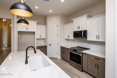 **NEW HOME ON YOUR LEVEL LOT**Check out this new construction - photo 15