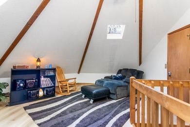 Charming Ellijay Mountain Retreat 2 BR with Loft,2 1/2 BA 2,144