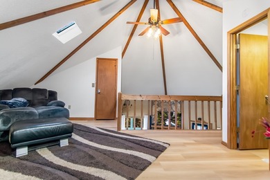 Charming Ellijay Mountain Retreat 2 BR with Loft,2 1/2 BA 2,144