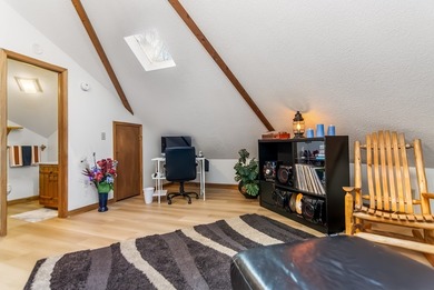 Charming Ellijay Mountain Retreat 2 BR with Loft,2 1/2 BA 2,144