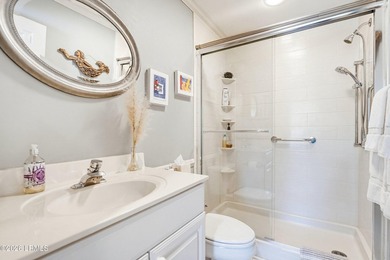 One level living on prestigious Dataw Island! This beautifully - photo 21