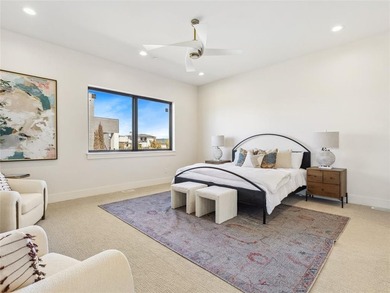 Discover the epitome of refined living at Wilshire Point, a - photo 21
