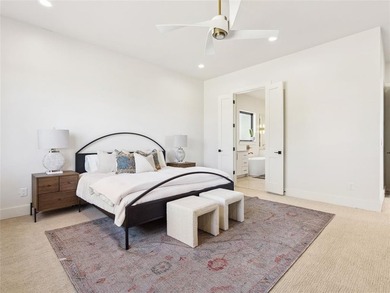 Discover the epitome of refined living at Wilshire Point, a - photo 22